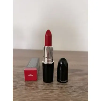 Ruj, Mac, Lustreglass Sheer-Shine, roșu mediu-închis cald Promoție