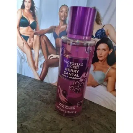 Spray de corp, Victoria‘s Secret, Berry Santal, 250ml Disponibil imediat