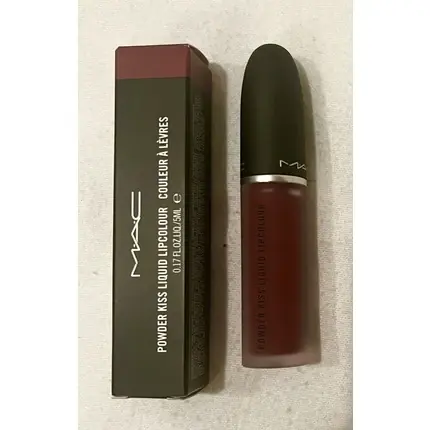 Nu rata Ruj Lichid, Mac, Powder Kiss, roșu închis