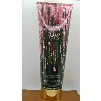 Lotiune de corp Victoria‘s Secret Cheers Again, 236ml, multicolor Disponibil imediat